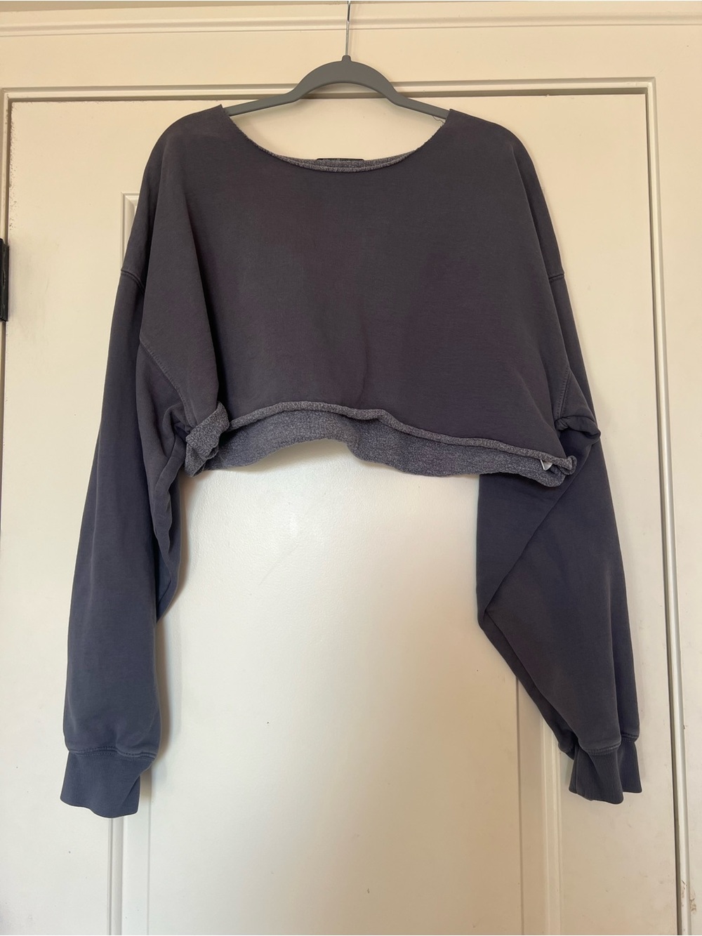 Brandy Melville Cropped Long-Sleeve Sweatshirt - Charcoal Gray
